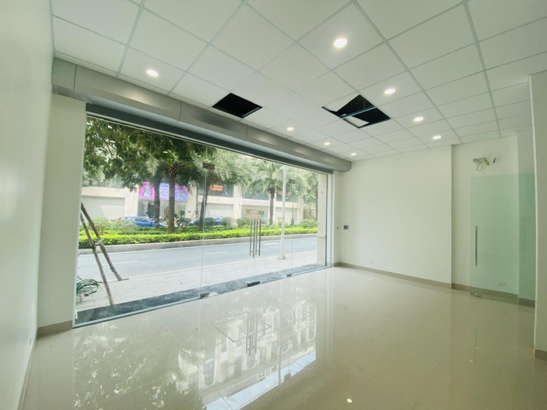 Cho thuê Toà Nhà Văn Phòng 1500m2